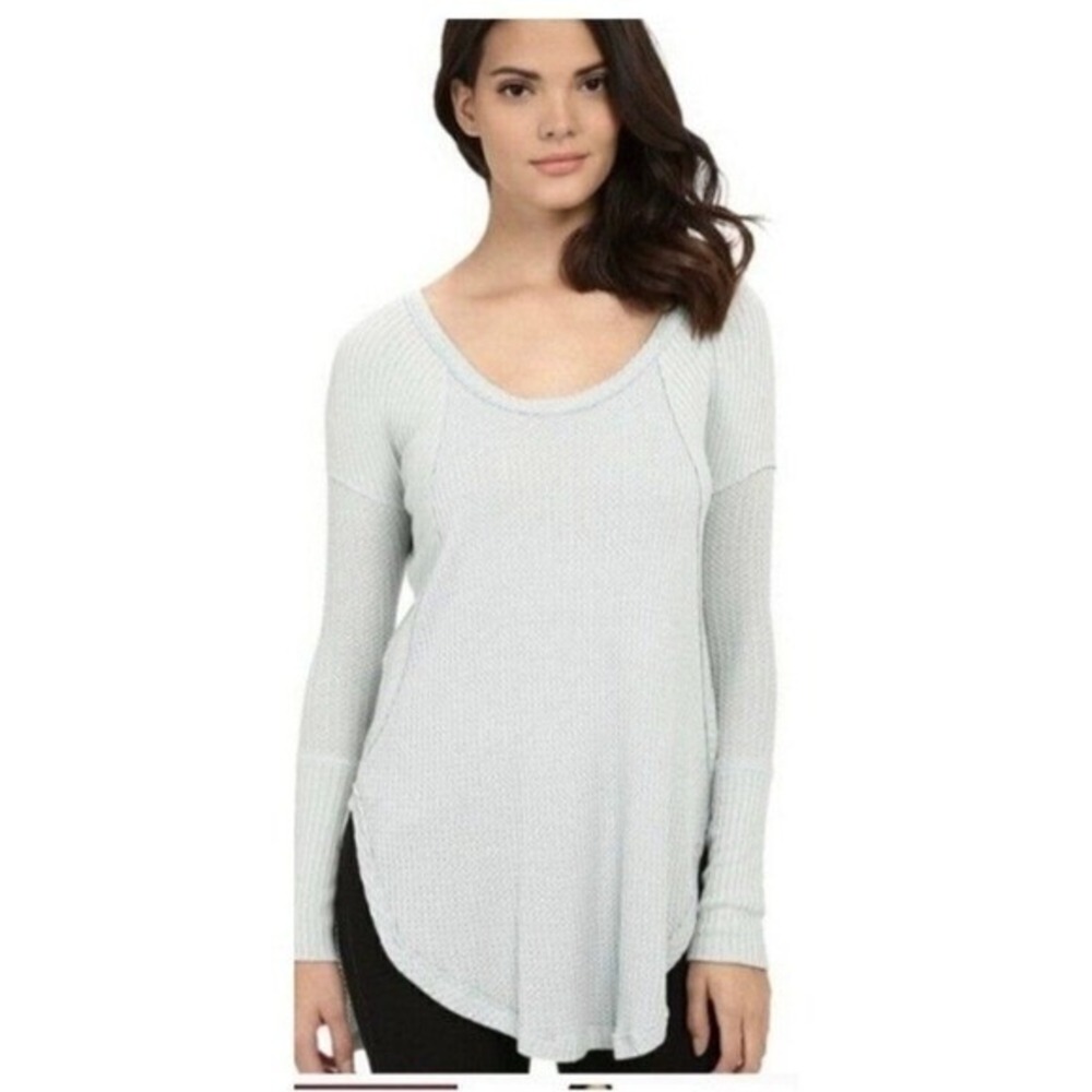 FP2 Free People Ventura Thermal Top XS Waffle Knit Long Sleeve Sky Blue High Low